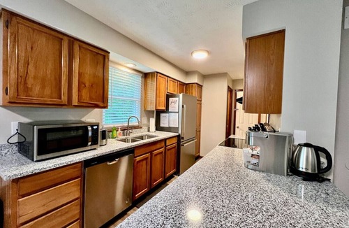 Otterbien Home Villa | Newly Remodeled Charming home Liberty Twp.