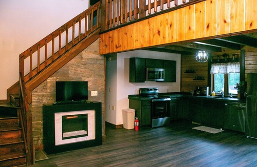 Howard Cabin | Newly remodeled three story, 2 bedroom log cabin located in Howard, Ohio