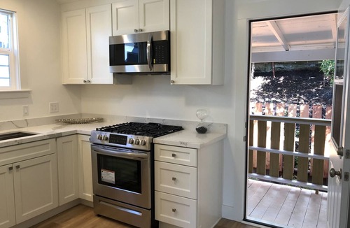 Sausalito Apartment | Newly Renovated 2 BR Apartment in the Heart of Sausalito