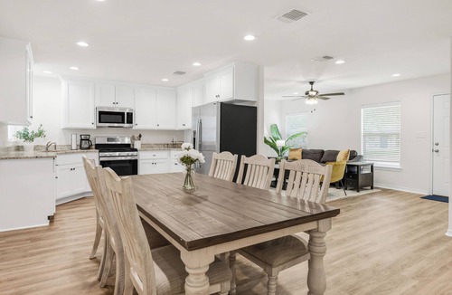 North Oakwood House | Newly Renovated 3 bedroom home near Texas A&M