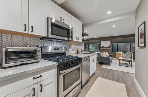 Woodminster Apartment | Newly Renovated Studio with AC in the Redwoods of Oakland