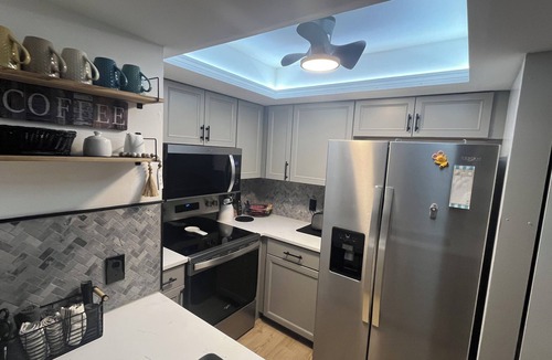 Biggar Condo | Newly updated 2br2br+Den golf course property near airport 90-day min stay