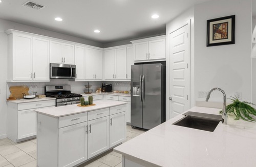 Glendale House | Next Gen Luxurious Home 4BR 3.5Bath include Separate Private Guest Suite!