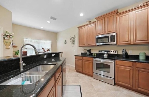 Trafalgar House | Nov-April 3,400 a month, 3-bd/2ba w/resort Pool & Amenities in Cape Coral