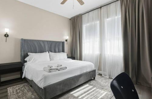 Greater Fondren Southwest House | O30A Single-Story 2BR Townhome w King Beds, Workspace, Yard