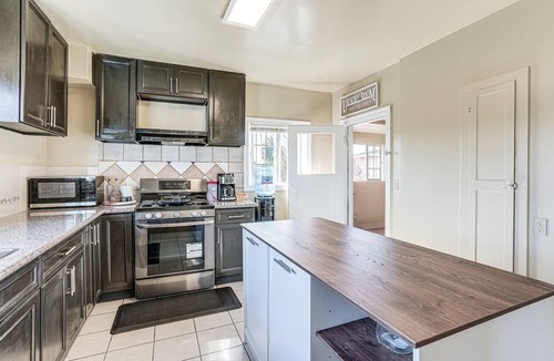 Oakland Apartment | Oakland Apartment: 8 Mi to Dtwn!