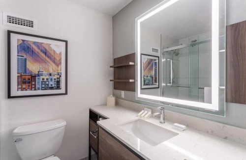 Emeryville Hotel | Oakland Museum of California Tour! 2 Relaxing Units, Pets Allowed!