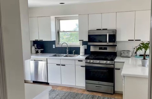 Block Island Cottage | Oar Naut- Bright 4 Bedroom Beach Cottage, Close to Town