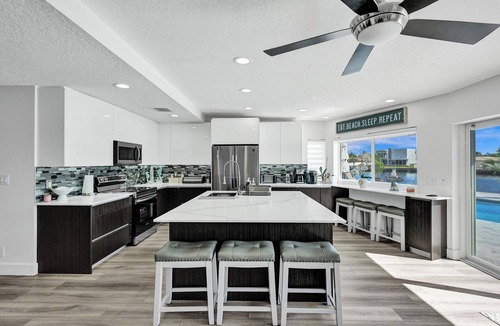 Garden Isles House | Ocean Breeze Waterfront Villa The Best View & Heated Pool on Canal