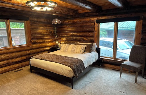 Ketchikan Cabin | Ocean Front Property with Beach Access