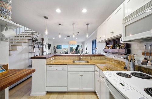 Marin City House | OCEAN VIEW RETREAT NEAR DOWNTOWN SAUSALITO