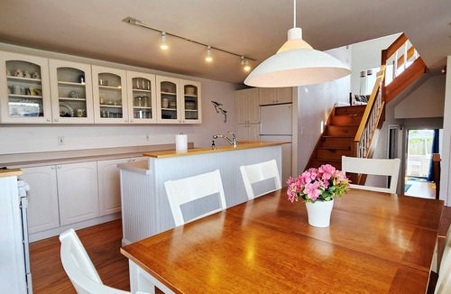 Hyannis Condo | Oceanfront 3BR condo. Visit Hyannis for your Cape holiday! 1600 sq ft home!