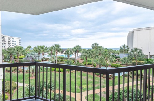 Litchfield by the Sea Condo | Oceanfront Condo - Litchfield by the Sea - Community Pool & Hot Tub