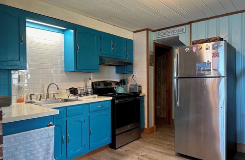 Mid-Coast and Islands Cottage | Oceanfront Escape: Deck & Granite Steps to Shore