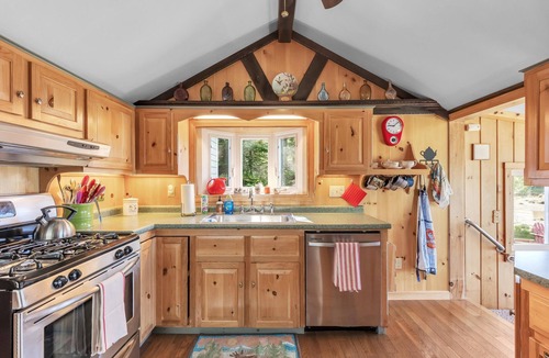 Steuben House | Oceanfront Island Cottage Close To Acadia
