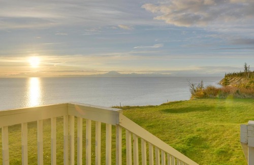 Kenai Villa | Oceanfront Kenai Villa w/Fireplace & Deck