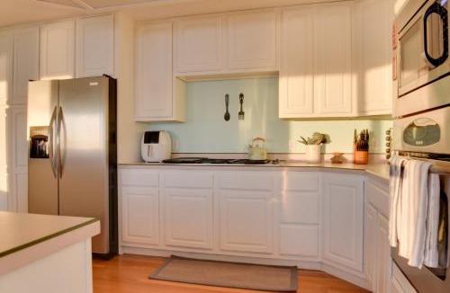 Kenai Villa | Oceanfront Kenai Villa w/Fireplace & Deck