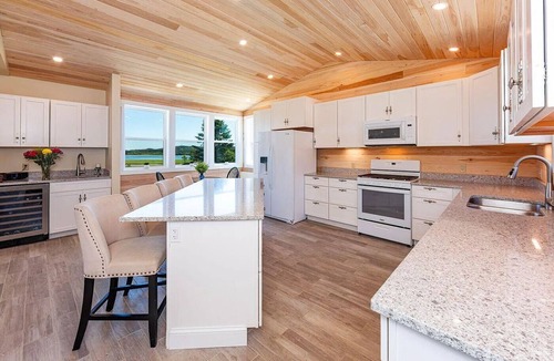 Lubec House | OCEANFRONT LOT ON 13 ACRES, 4-bedroom house with WiFi near Lubec lighthouse
