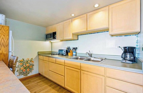 Maunaloa Apartment | Oceanfront Molokai Escape Near Beach with Lanai, Pool & W/D