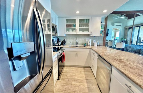 Honokowai Condo | Oceanfront Penthouse w/Panoramic Views + A/C