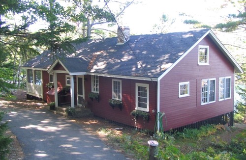 Boothbay Harbor Cottage | Oceanfront Juniper Point Cottage with dock, screened porch, close boat traffic