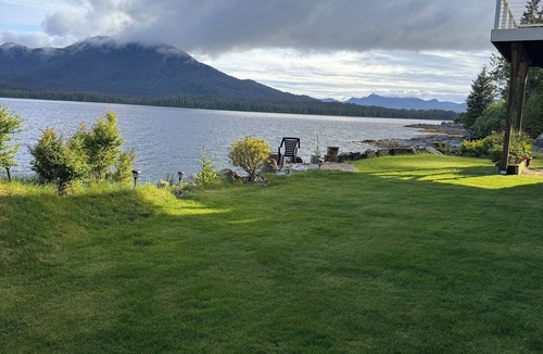 Ketchikan Apartment | Oceanfront🔹Abundant Wildlife Viewing Opportunities🔹Local Native Owners