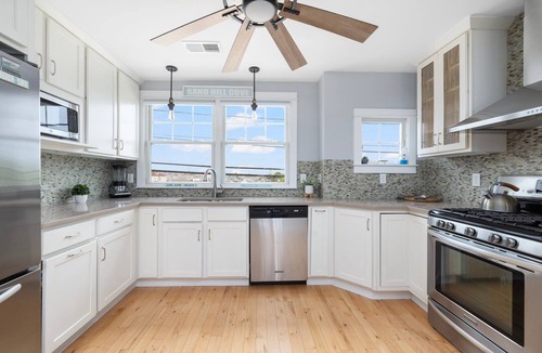 Jerusalem House | Oceanview townhouse in Narragansett RI w/private access to beach & walk to all!