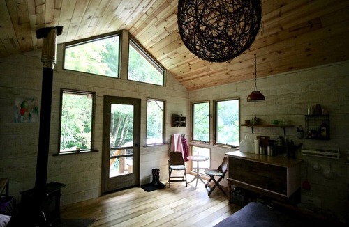 Asheville Cabin | Off Grid Tiny Cabin Ideal for Couples in Burnsville, North Carolina