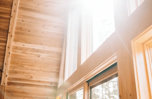 North Jay Cabin | Off-Grid w/Wood Fired Hot Tub - Modern, Clean and Cozy - 4 Kayaks - 90 Acres