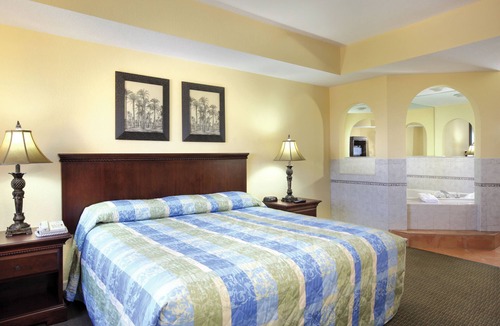 Pompano Beach Resort | OFFICIAL LISTING | Wyndham - Sea Gardens 1 BR w/Pool, Beach, Attractions!