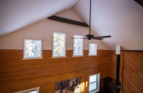 Fairbanks Cabin | On-site Sled Dog Demo! Tucked in woods! Auroras seen here. Private.