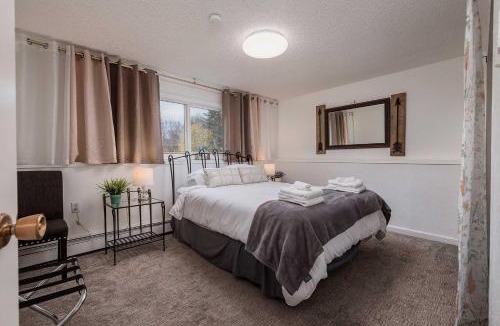 Taku - Campbell Apartment | On the Creek Anchorage 2BR Hideaway Condo