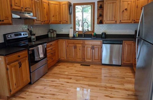 Carrabassett Valley House | On the shuttle bus route and private house without neighbors!