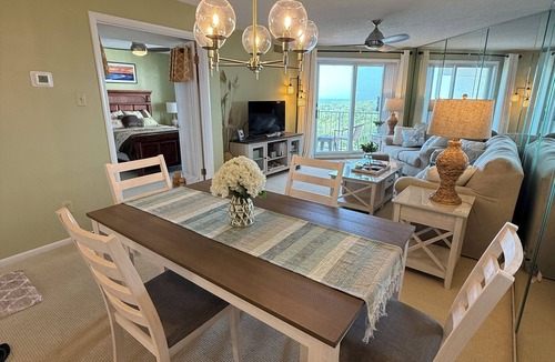 Diamond Beach Condo | One block from beach with ocean view 5th Floor Rental in Exclusive Diamond Beach