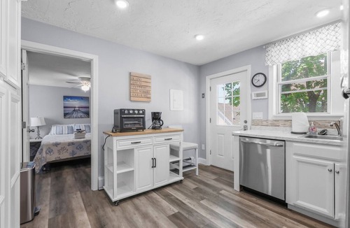 Onset Condo | Onset Beach House Retreat | Walk to Shops & Dining