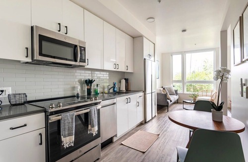 Clawson Apartment | Open One-Bedroom in West Oakland