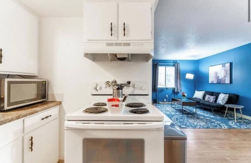 Italian Village Apartment | OSU - Heart of Short North -STEPS from High ST-OSU