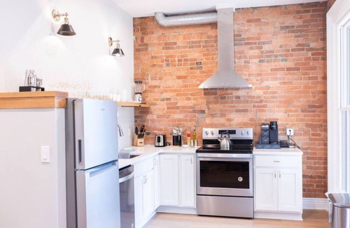 Victorian Village Apartment | Outdoor Patio | Walkable | Short North