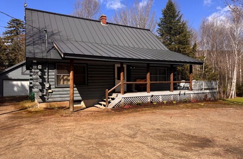 Rangeley House | Outta Range Outta Range, A Cozy Log Home Retreat
