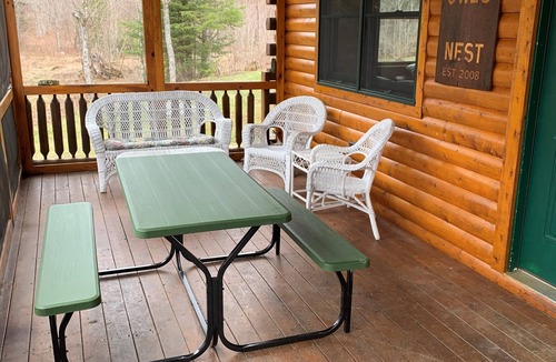 Pittsburg Cabin | Owl's Nest- Beautiful, spacious log home, sleeps up to 8, pet friendly