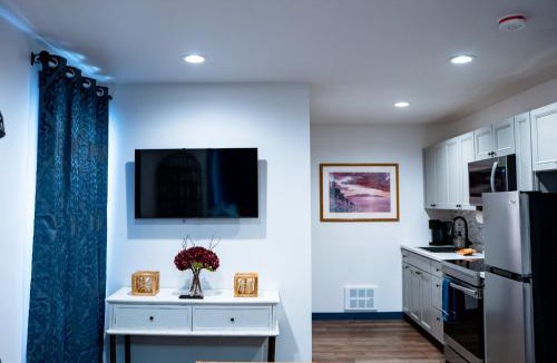 Palmer Hotel | Palmer Suite 101, Hyland Hotel