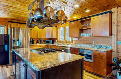 Rockwood Cabin | Pamoola Lodge - Waterfront| sleeps 11+|Private Dock