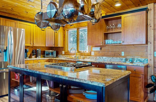 Rockwood Cabin | Pamoola Lodge - Waterfront| sleeps 11+|Private Dock