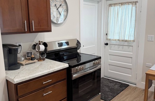 Dayton House | Papaw’s Place-A family friendly 2-bedroom home in Dayton near WPAFB, UD and more