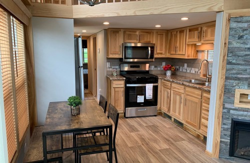 Wapakoneta Cabin | Paradise at Glacier Hill Lakes near Wapakoneta