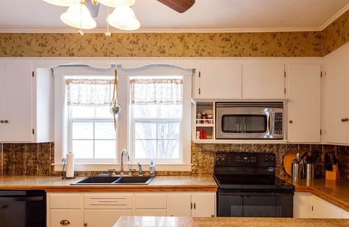 Upper Village House | Park your car and ATV/Snowmobile from the door!