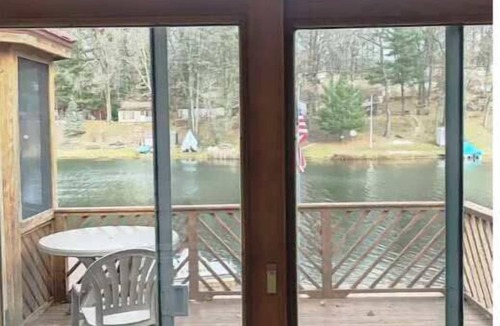 Harrison Cottage | Payne's Lakeside Cottage with Private Beach
