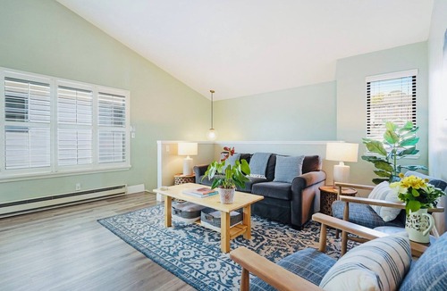 Capitola Cottage | Peaceful 2-bedroom Cottage in Capitola, Steps to the Beach. Pet Friendly.