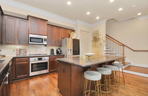 Spring Branch Central House | Peaceful 2-bedroom house with Game Room and Hot tub in charming Houston