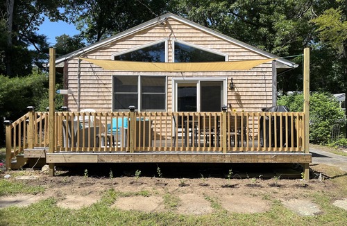 Kenyon House | Peaceful 3-Bedroom Beach Cottage with Deck, Beach Parking Pass & Outdoor Shower
